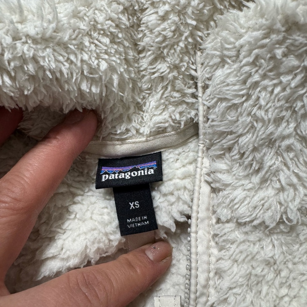 Patagonia Women's Cream Fleece Turtleneck Sweater - Picture 2 of 8